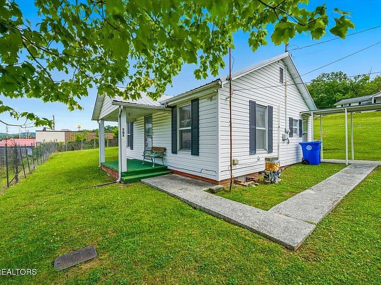 Listing photo 2