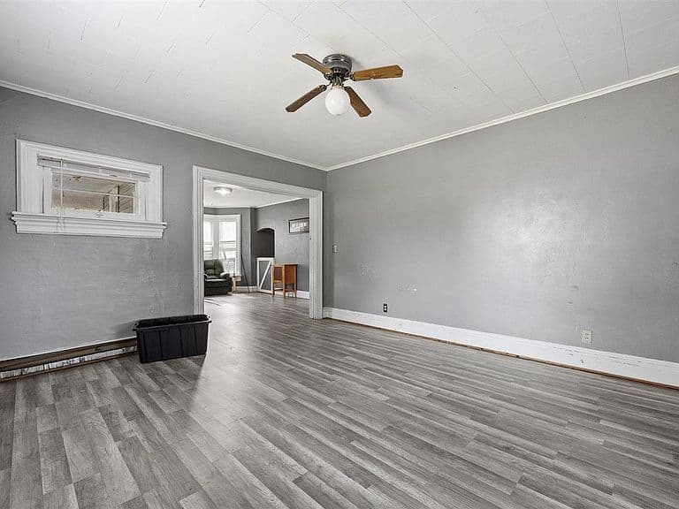 Listing photo 5