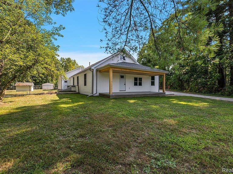 Listing photo 3