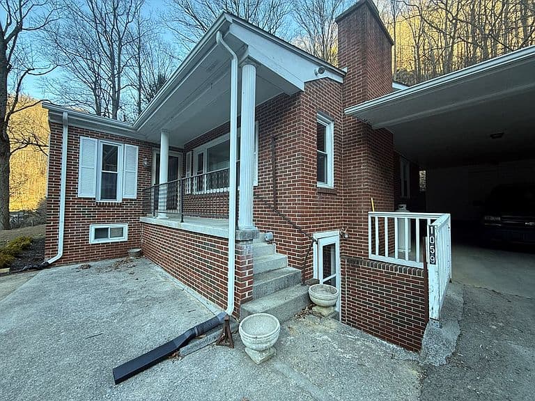Listing photo 2