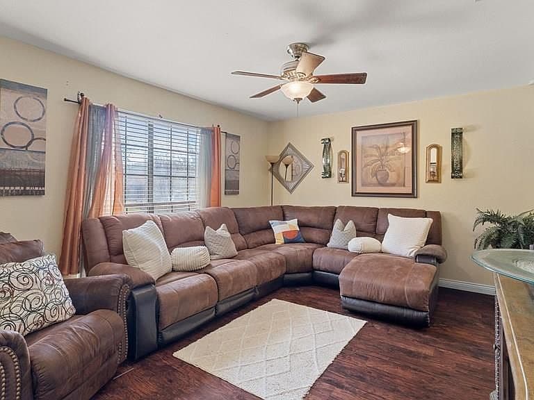Listing photo 5