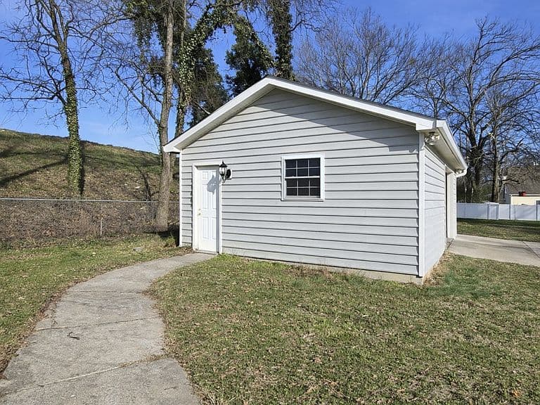Listing photo 5