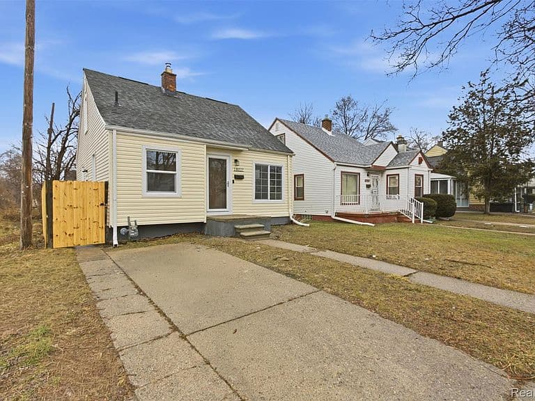 Listing photo 2