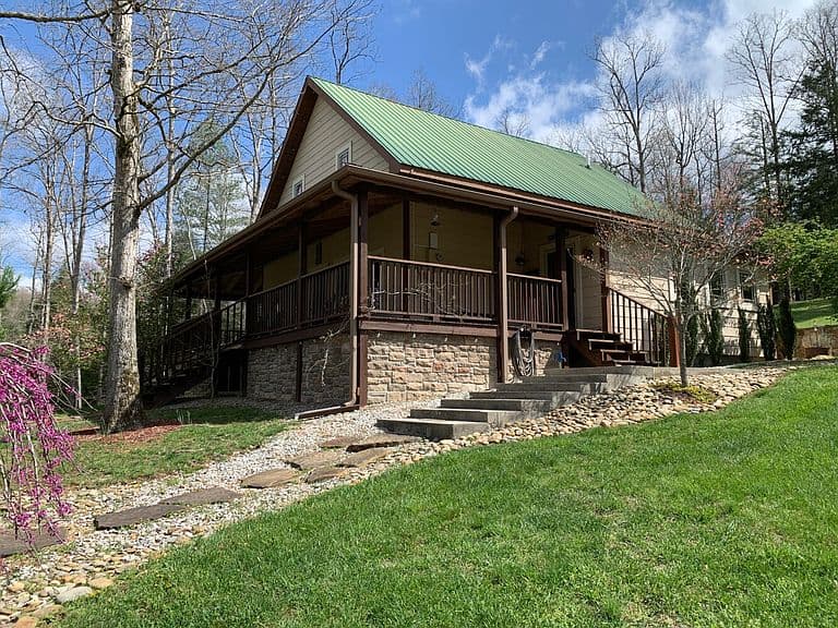 Listing photo 5