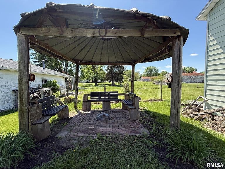 Listing photo 4