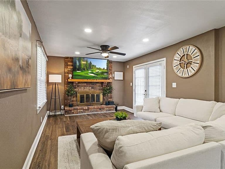 Listing photo 3
