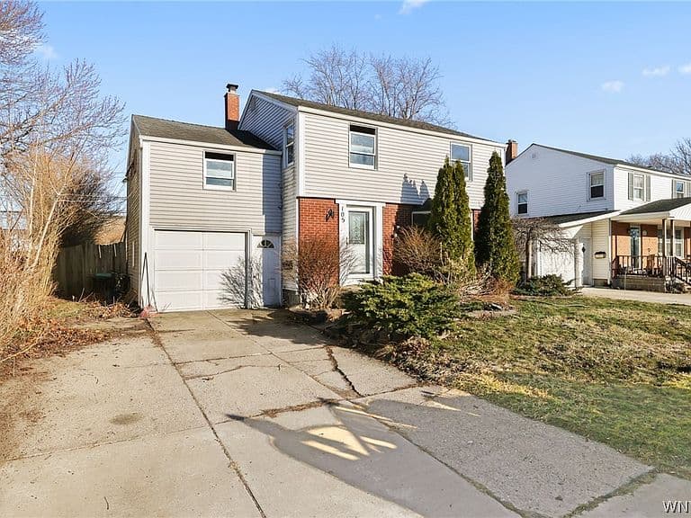 Listing photo 2
