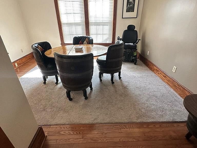 Listing photo 5