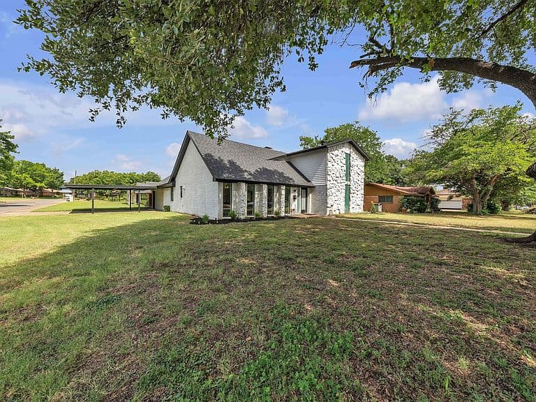 Listing photo 3