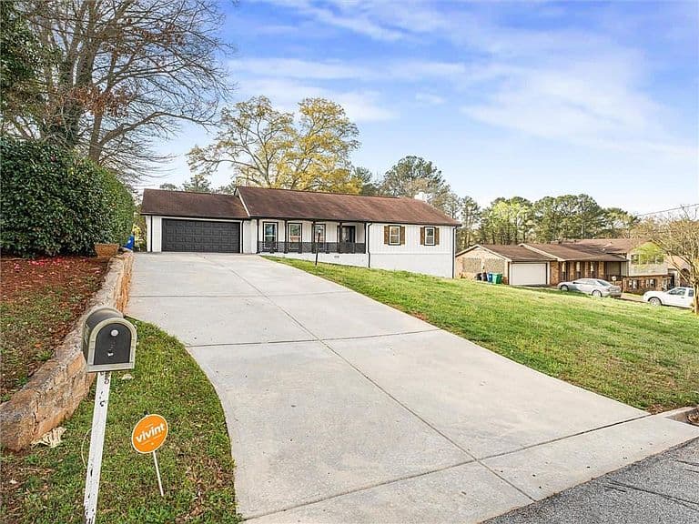 Listing photo 3