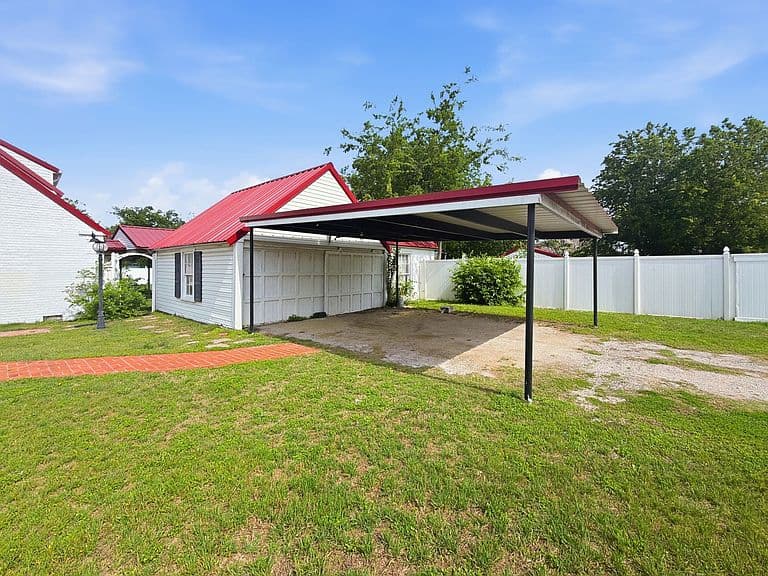 Listing photo 5