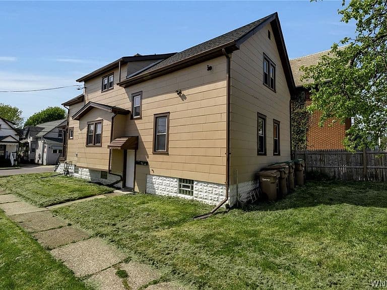 Listing photo 3