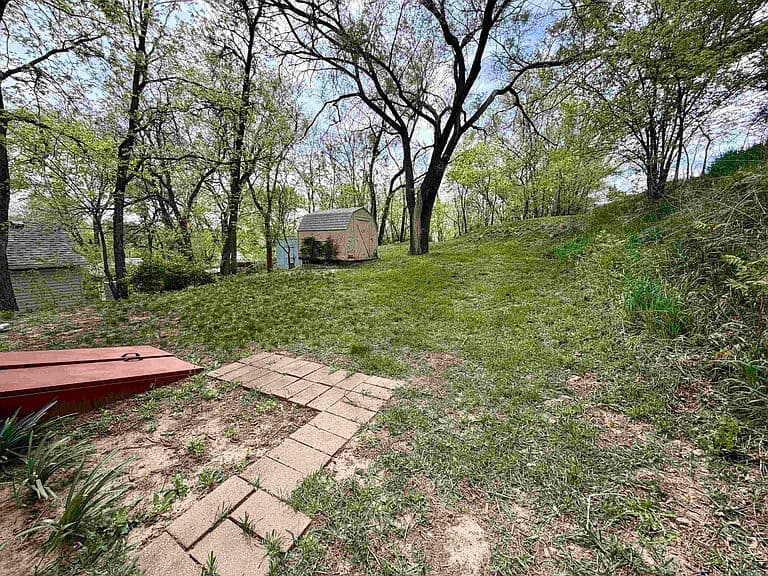 Listing photo 3