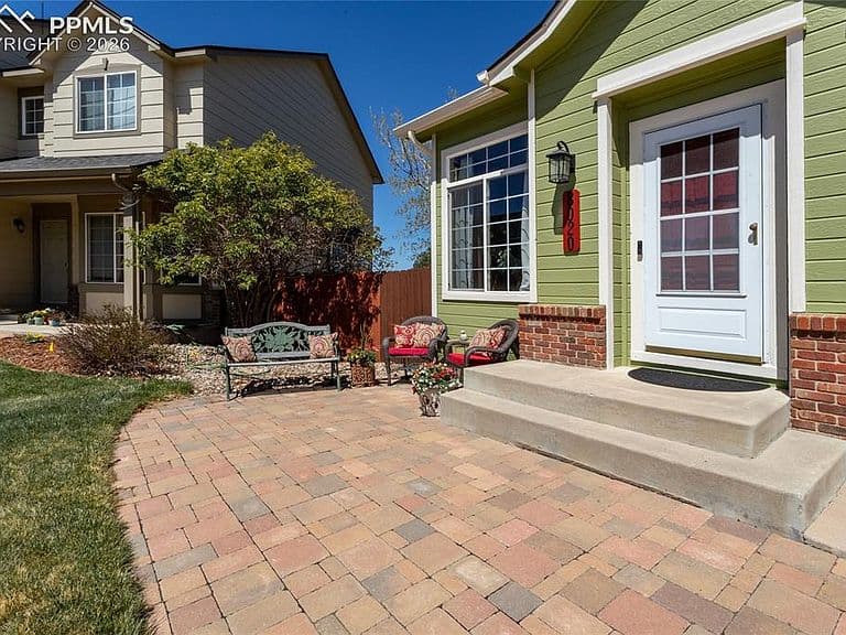 Listing photo 3