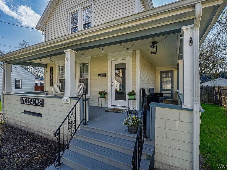 Listing photo 2