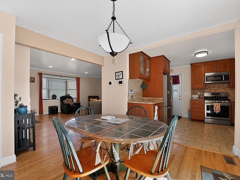 Listing photo 5