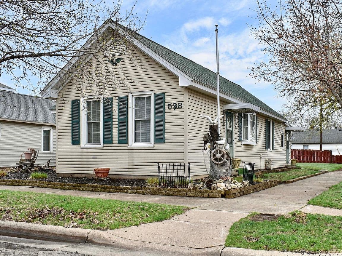 Primary listing photo