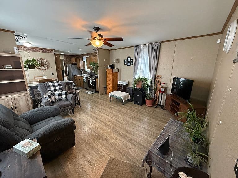 Listing photo 5