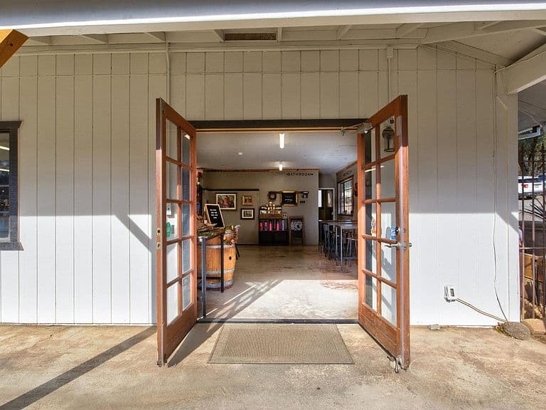 Listing photo 5