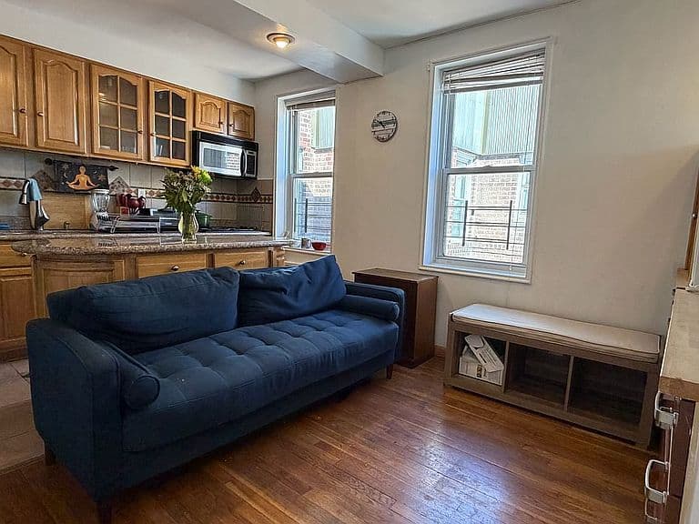 Listing photo 3