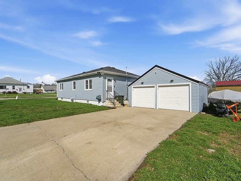 Listing photo 3