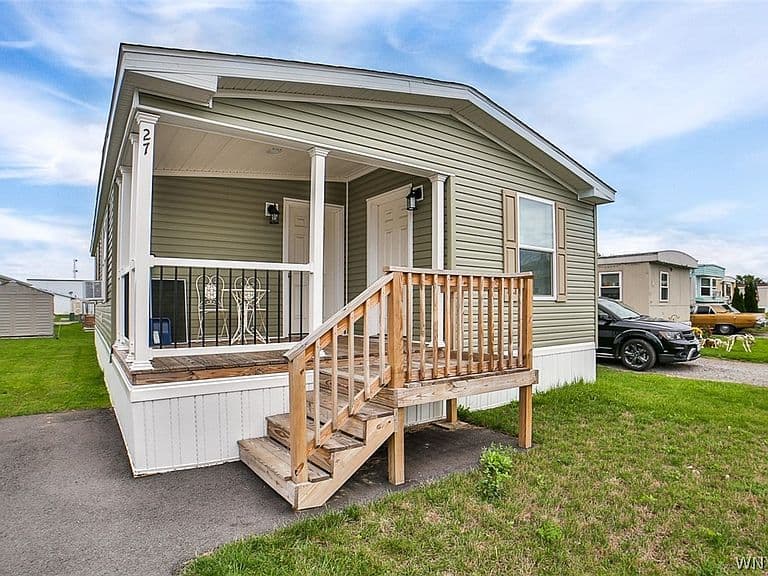 Listing photo 2