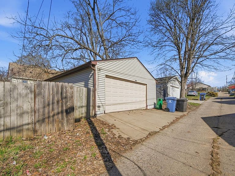 Listing photo 5