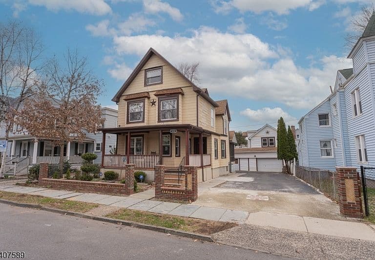 Listing photo 2