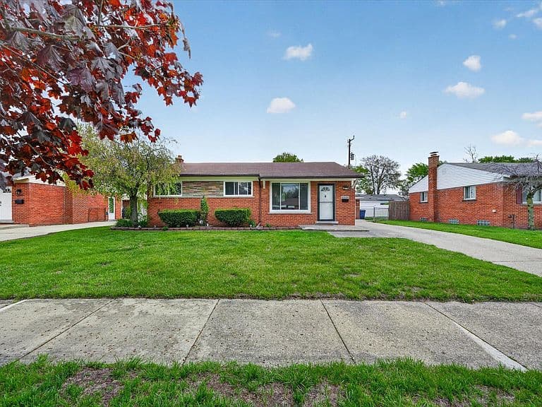 Listing photo 3