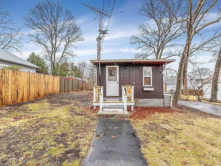 Listing photo 2
