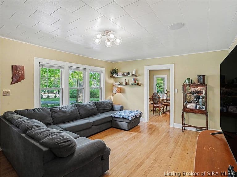 Listing photo 5