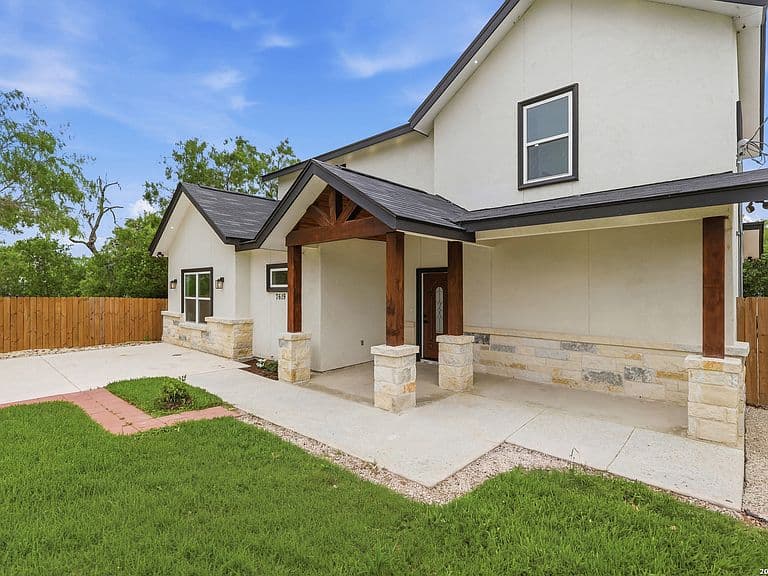 Listing photo 2
