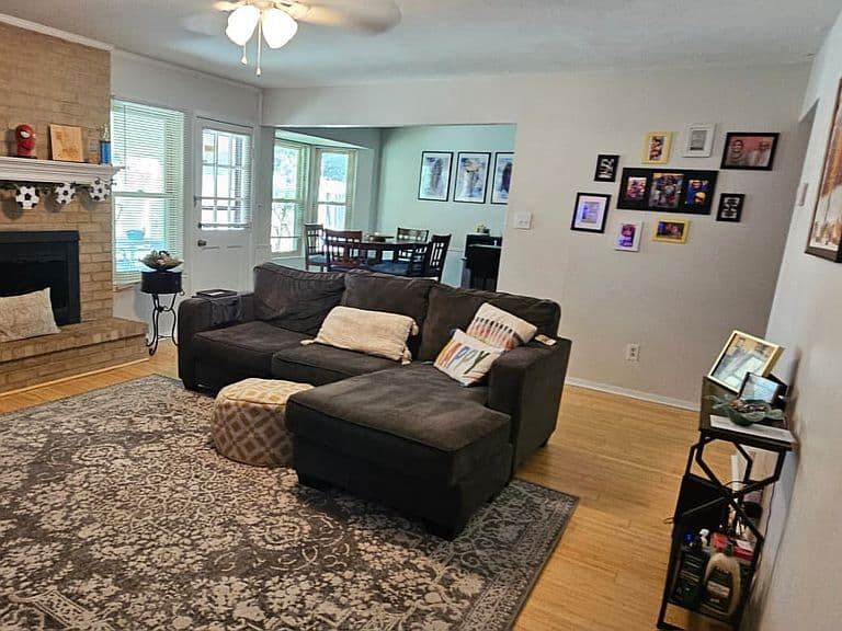 Listing photo 4