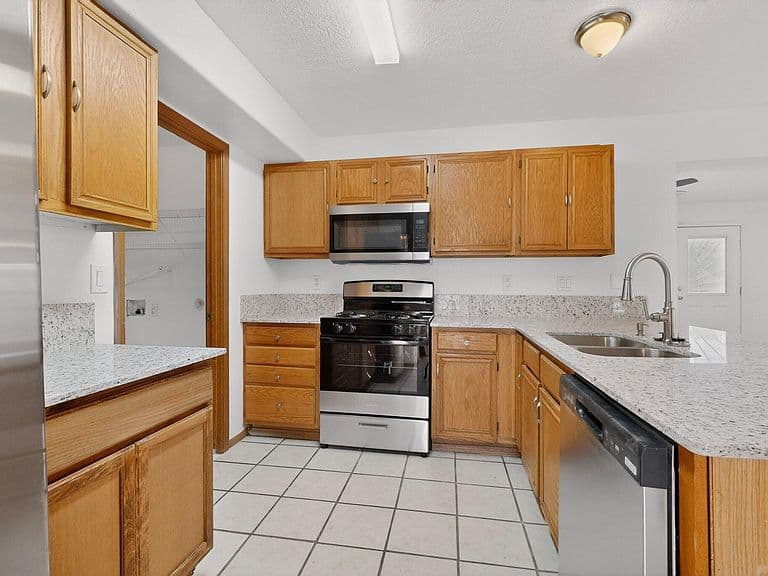 Listing photo 4