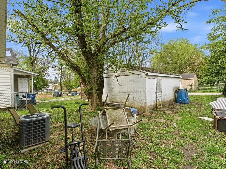 Listing photo 5