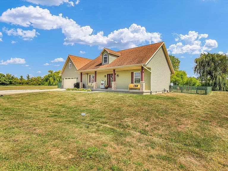 Listing photo 2