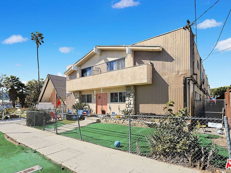 Listing photo 3