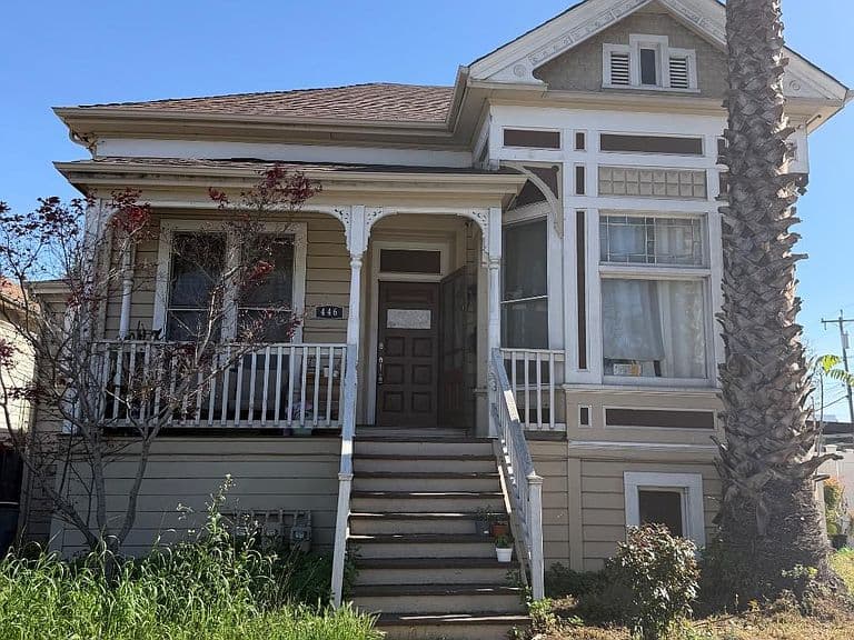 Listing photo 2