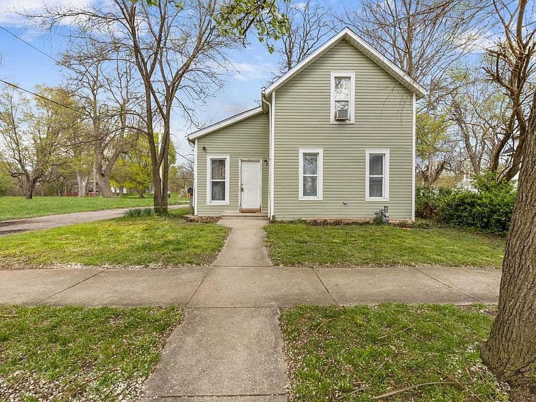 Listing photo 2