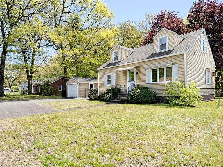 Listing photo 4