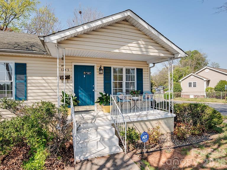 Listing photo 4