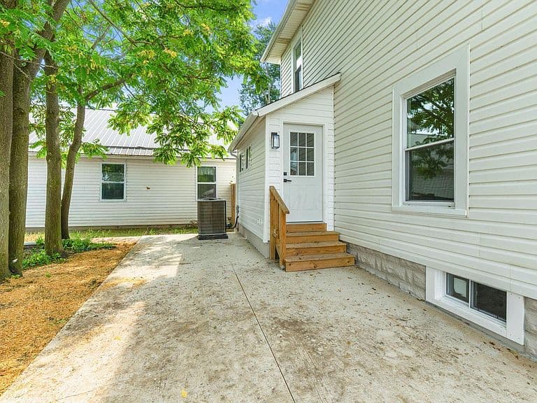 Listing photo 4