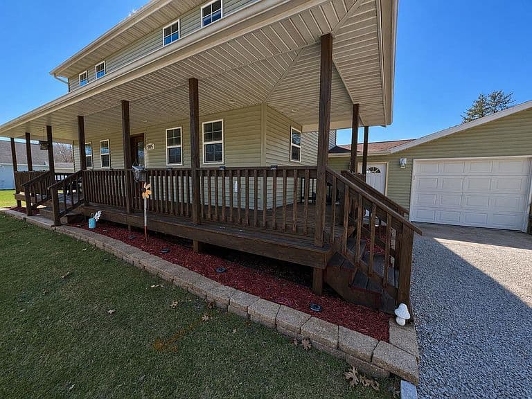 Listing photo 2