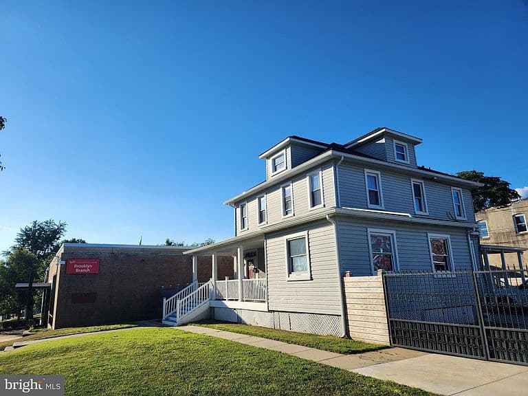 Listing photo 3