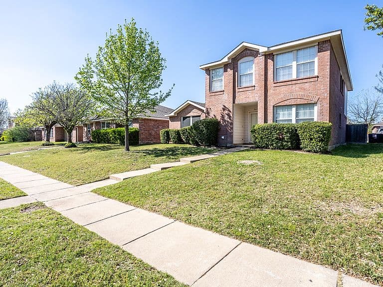 Listing photo 2