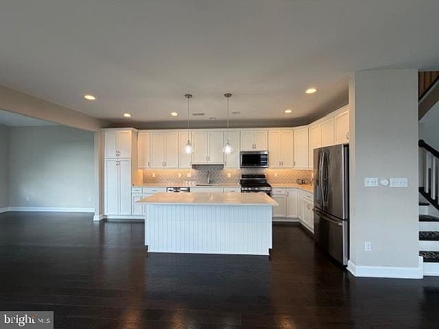 Listing photo 2