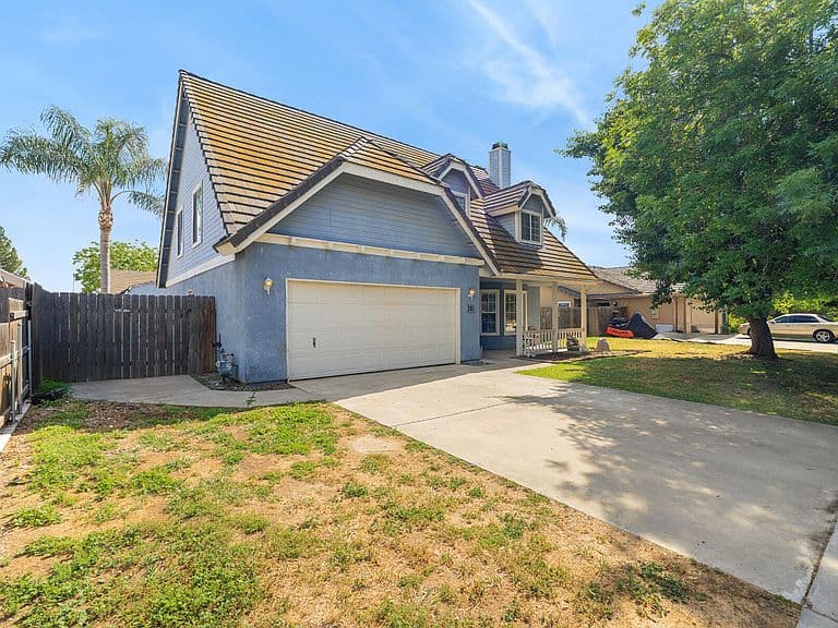 Listing photo 3