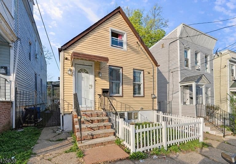 Listing photo 3
