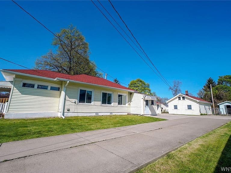Listing photo 2