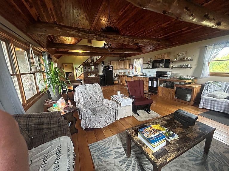 Listing photo 2